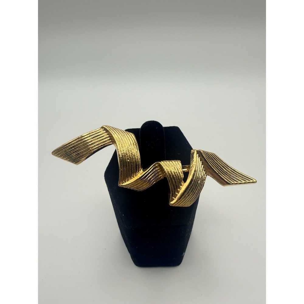 GERRY'S -PIN/BROOCH-GOLDTONE ZIGZAG-OR LETTER "M"-OR ‎ LETTER  " W" -  A 1-11
